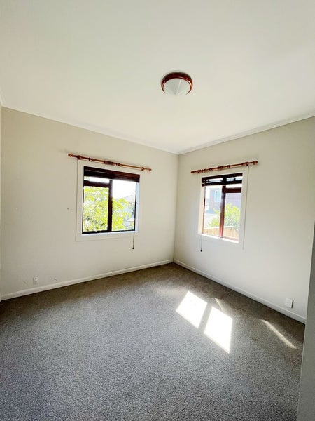 8 Herd Road, Hillsborough, Auckland - Carousel 13