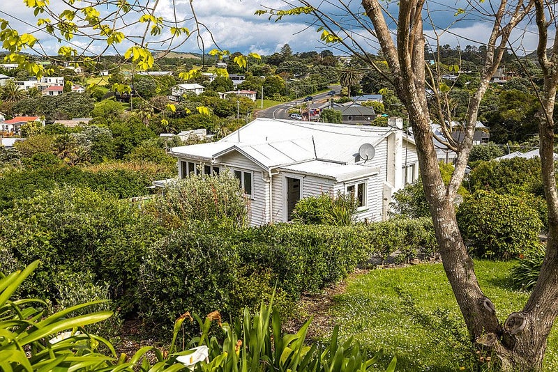 16 Marama Avenue, Surfdale, Waiheke Island - Carousel 1