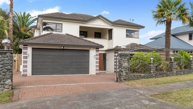 11 Bougainvillaea Terrace, Goodwood Heights, Auckland - Carousel 1