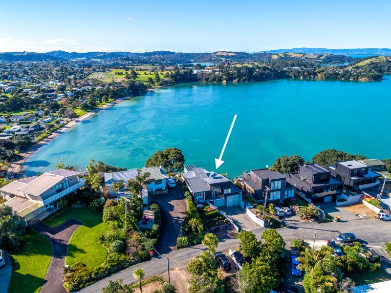 37 Burrell Road, Oneroa, Waiheke Island - Carousel 2