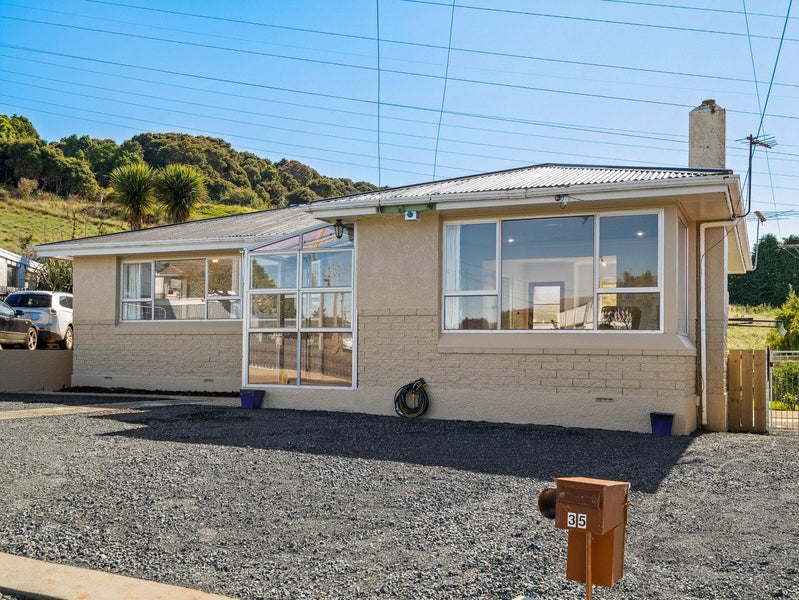 35 Stephen Street, Halfway Bush, Dunedin - Carousel 1