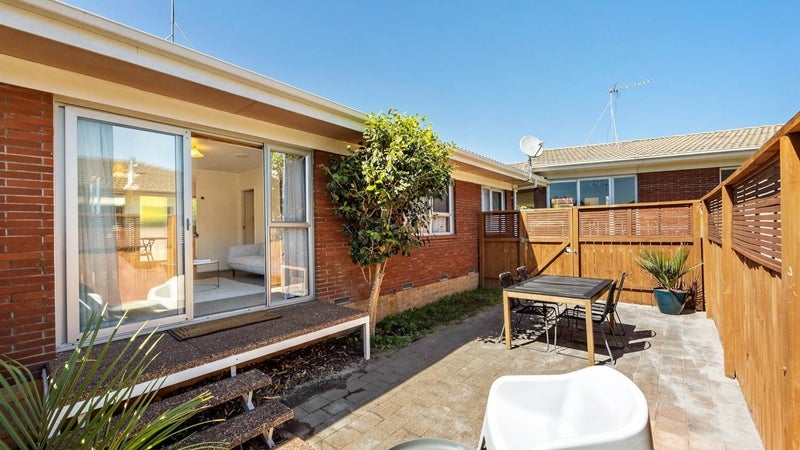 3/22 Camellia Place, Mount Roskill, Auckland - Carousel 1
