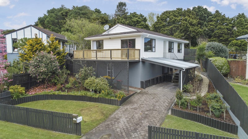 35 Aronia Way, Goodwood Heights, Auckland - Carousel 1