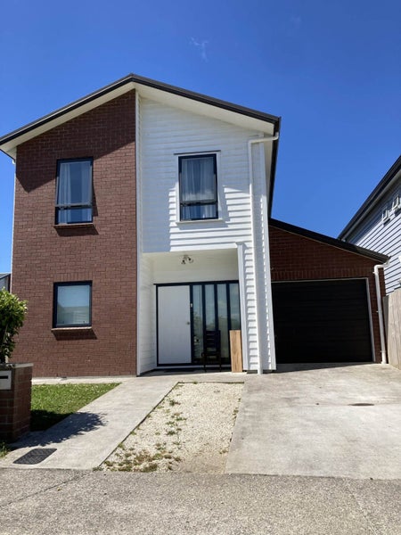 2 Kuurae Crescent, Weymouth, Auckland - Carousel 1