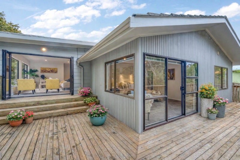 54 Robbies Road, Shelly Park, Auckland - Carousel 1