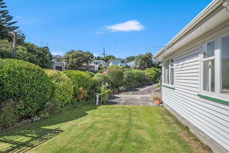 41 Hampton Hill Road, Tawa, Wellington - Carousel 28