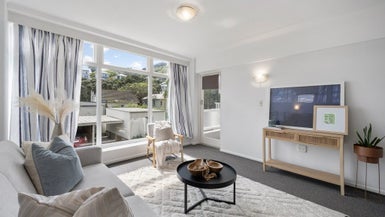 10/4 Claremont Grove, Mount Victoria, Wellington - Carousel 1