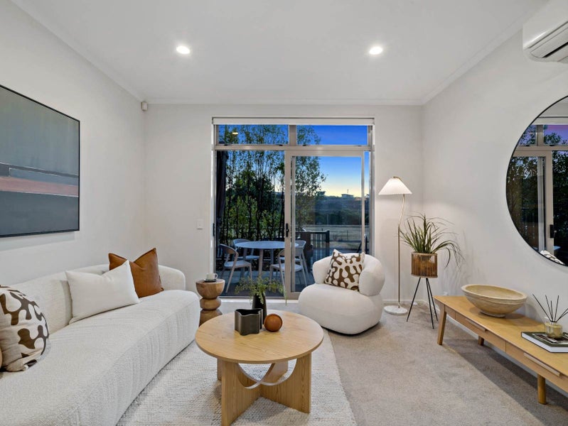 13 Tephra Boulevard, Stonefields, Auckland - Carousel 1