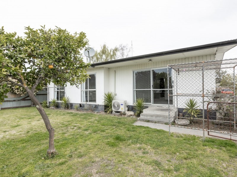 14A Cartier Crescent, Flaxmere, Hastings - Carousel 1