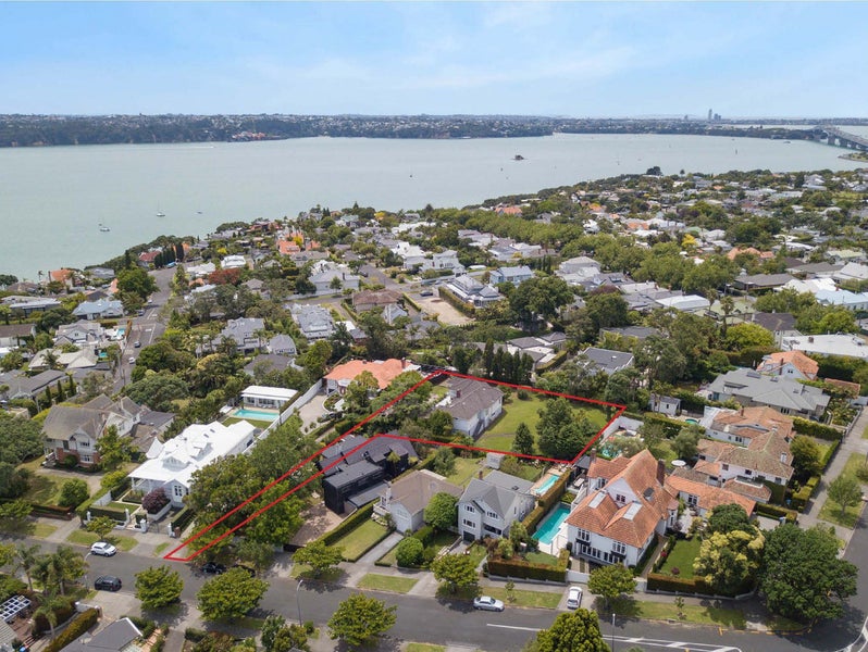 64 Marine Parade, Herne Bay, Auckland - Carousel 1