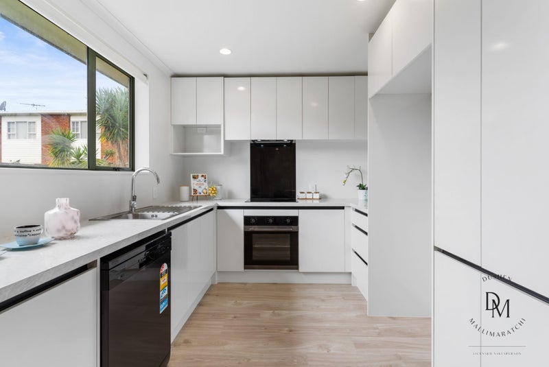 25 Piriti Place, Weymouth, Auckland - Carousel 2