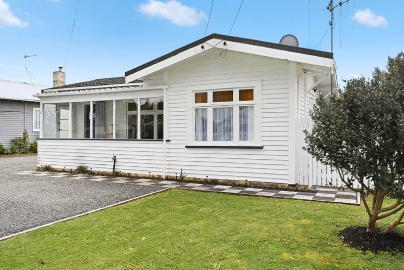 33 Claude Street, Fairfield, Hamilton - Carousel 1