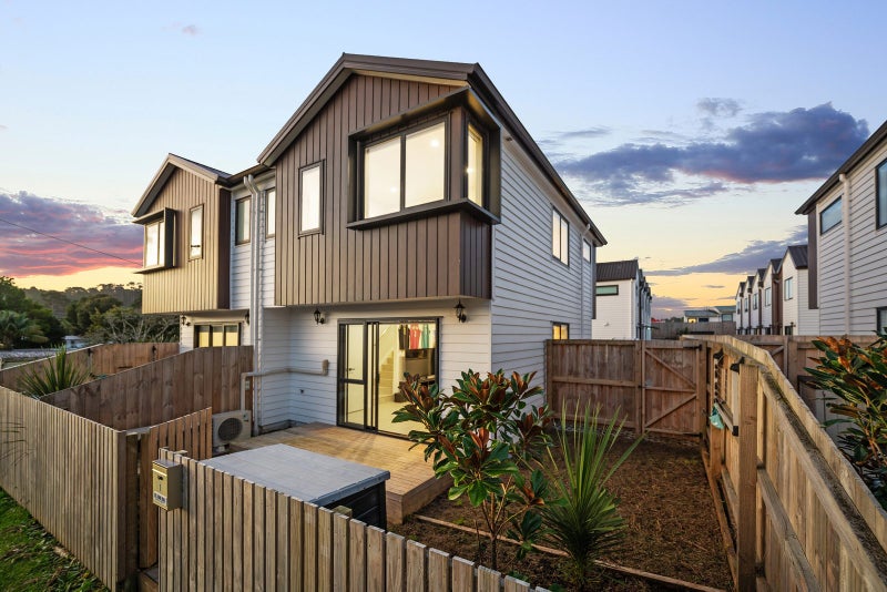 1/135 Lancaster Road, Beach Haven, Auckland - Carousel 1