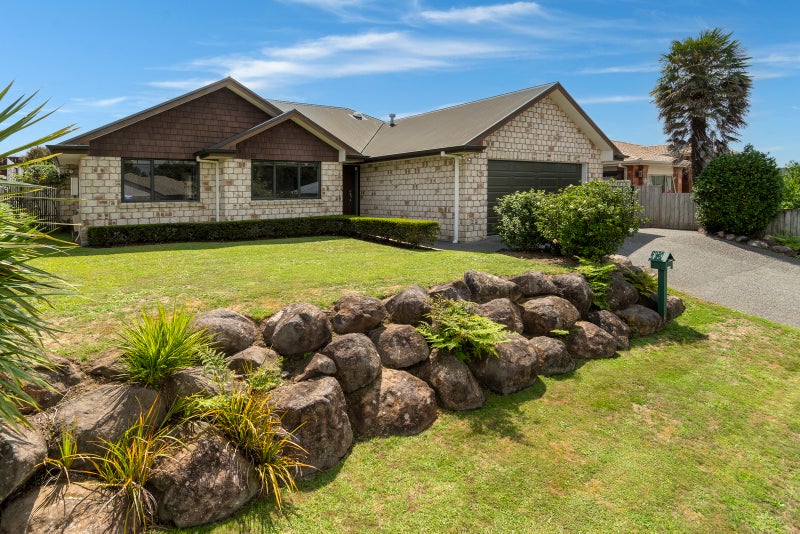 25 Manor Park Drive, Pyes Pa, Tauranga - Carousel 2
