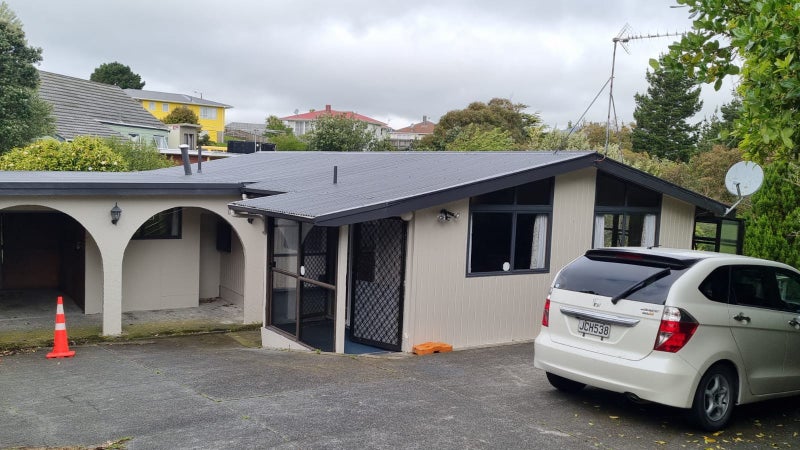13 Toporoa View, Ascot Park, Porirua - Carousel 1