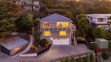 4 Aotea Terrace, Huntsbury, Christchurch - Carousel 1