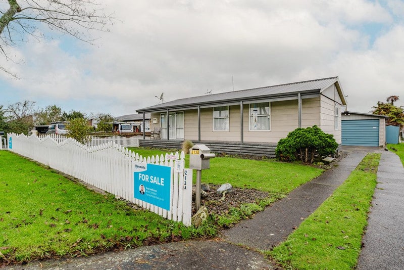 213A Tuhikaramea Road, Dinsdale, Hamilton - Carousel 1