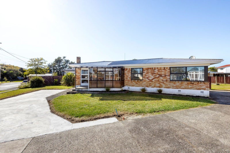 98 Bruce Avenue, Glenview, Hamilton - Carousel 1