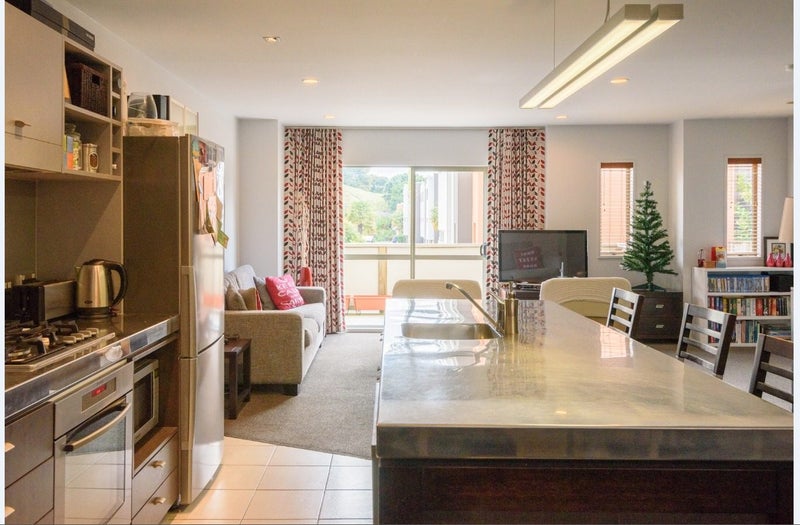 2/21 Hunters Park Drive, Three Kings, Auckland - Carousel 2