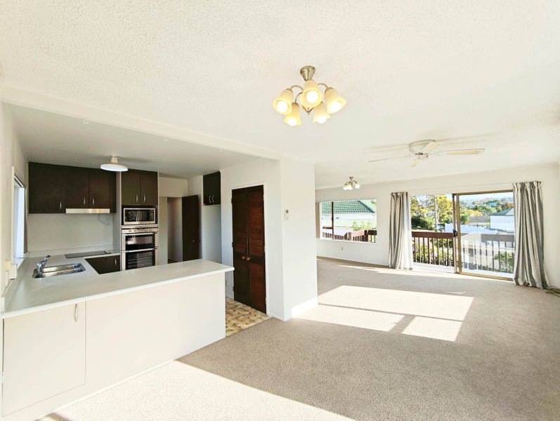 1/28 Glencoe Road, Browns Bay, Auckland - Carousel 2