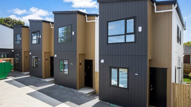 8/155 Te Atatu Road, Te Atatu South, Auckland - Carousel 1