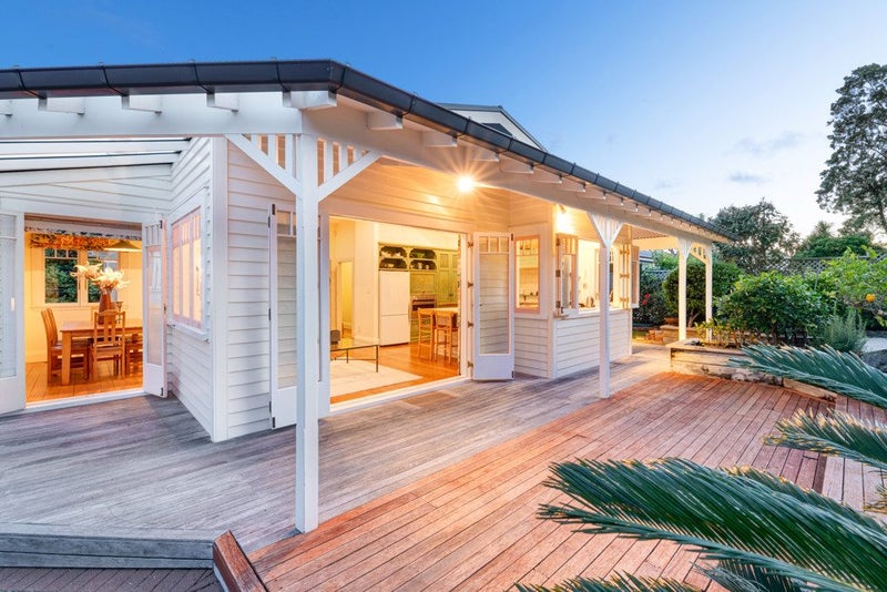 6 Seabreeze Road, Narrow Neck, Auckland - Carousel 2