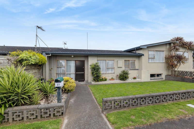 37 Birdwood Avenue, Moturoa, New Plymouth - Carousel 1