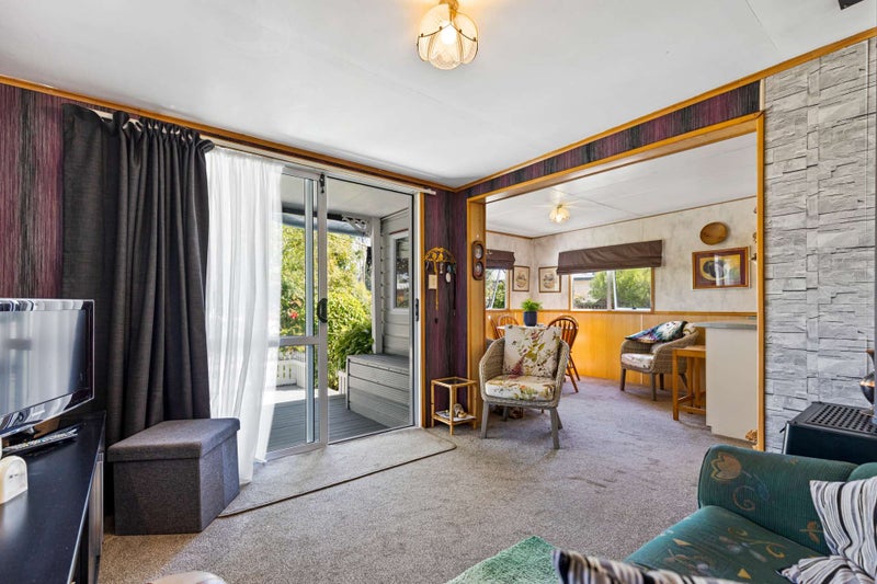 4 Hugh Avenue, Hamurana - Carousel 1