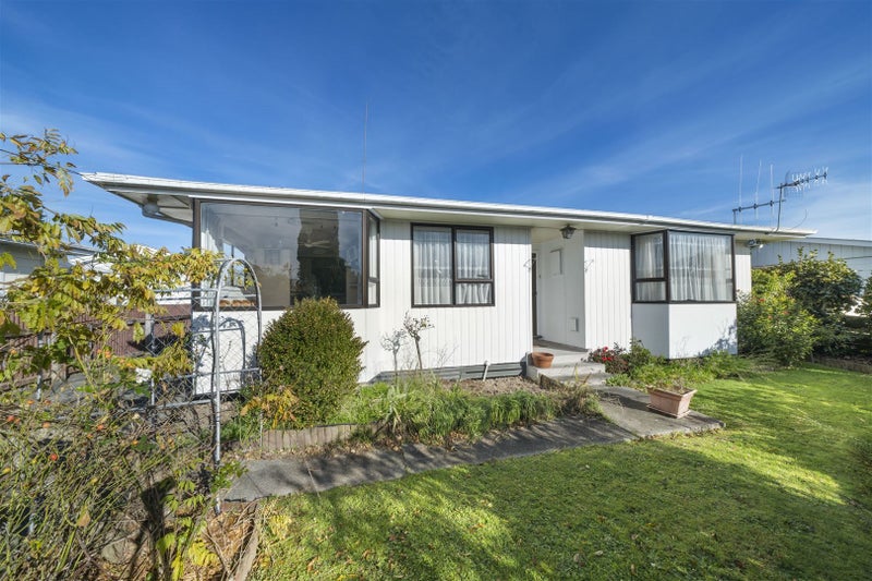 4 Benbow Place, Awapuni, Palmerston North - Carousel 1
