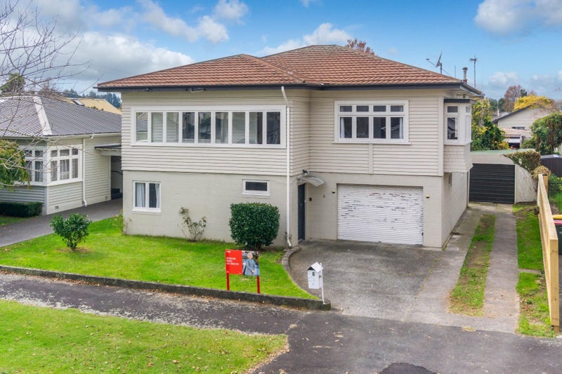 8 Bell Street, Hamilton East, Hamilton - Carousel 1