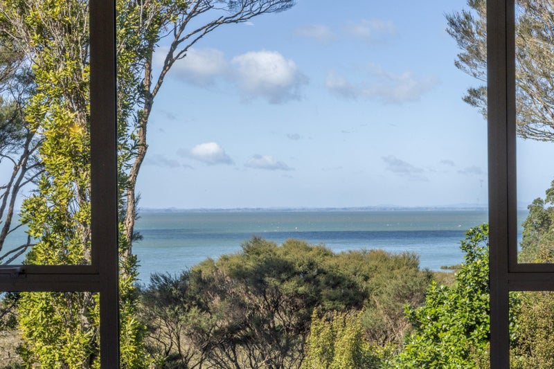 3 Janet Place, Laingholm, Auckland - Carousel 2