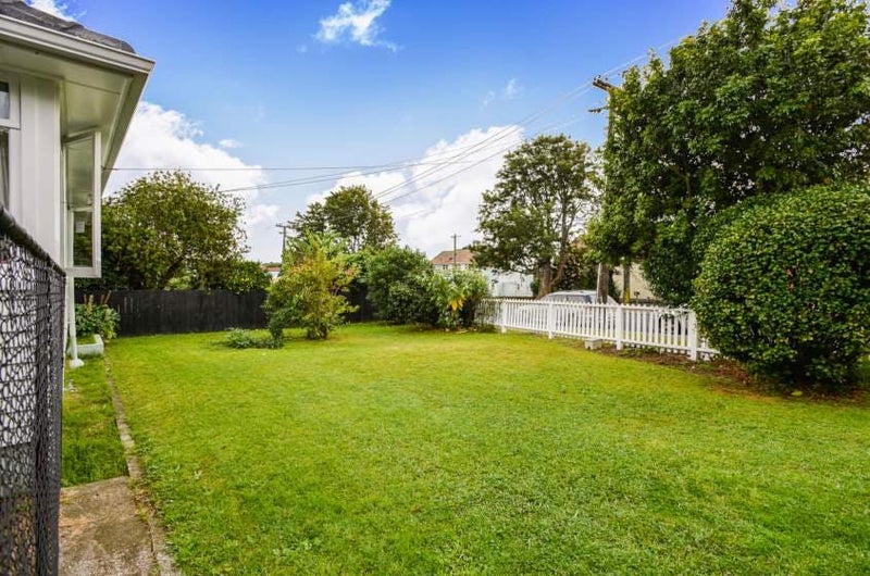 33 Coates Crescent, Panmure, Auckland - Carousel 11