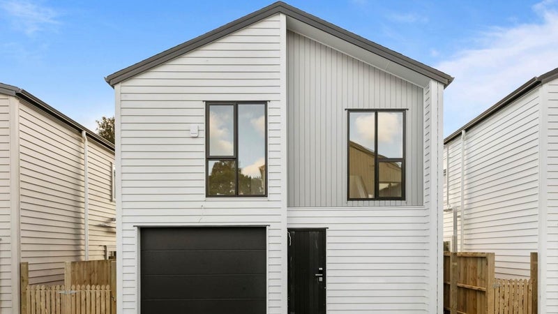 9 Seaside Place, Pakuranga, Auckland - Carousel 1
