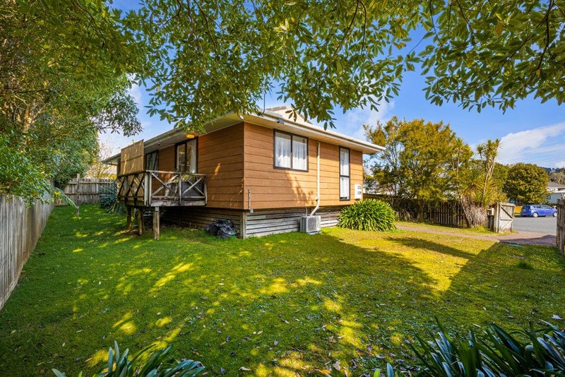 1/64 Meadowvale Rise, Titirangi, Auckland - Carousel 2