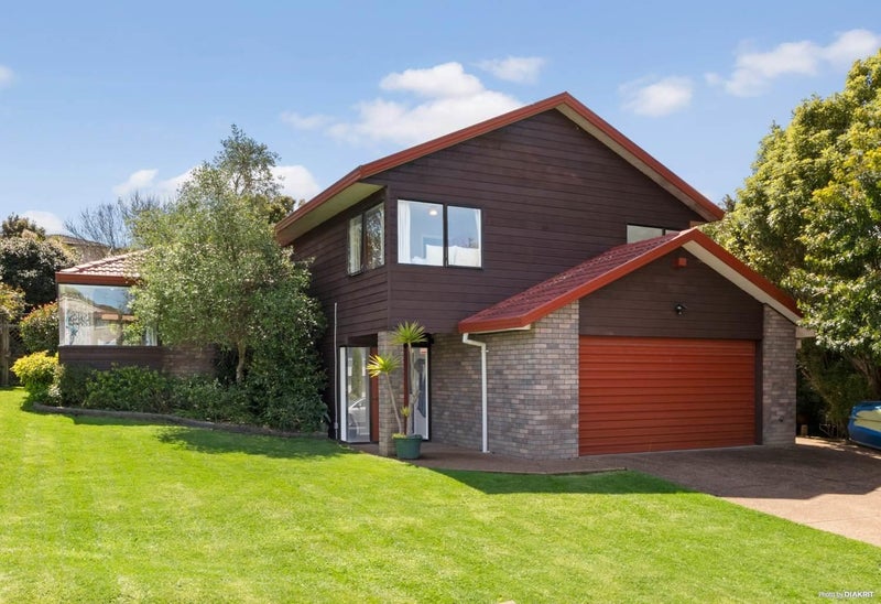 5 Spears Place, Botany Downs, Auckland - Carousel 2