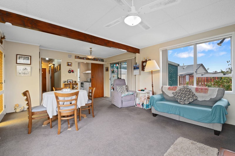 25 Matthew Place, Kawaha Point, Rotorua - Carousel 2