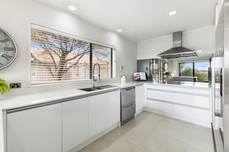 33 Summermist Drive, Northpark, Auckland - Carousel 2