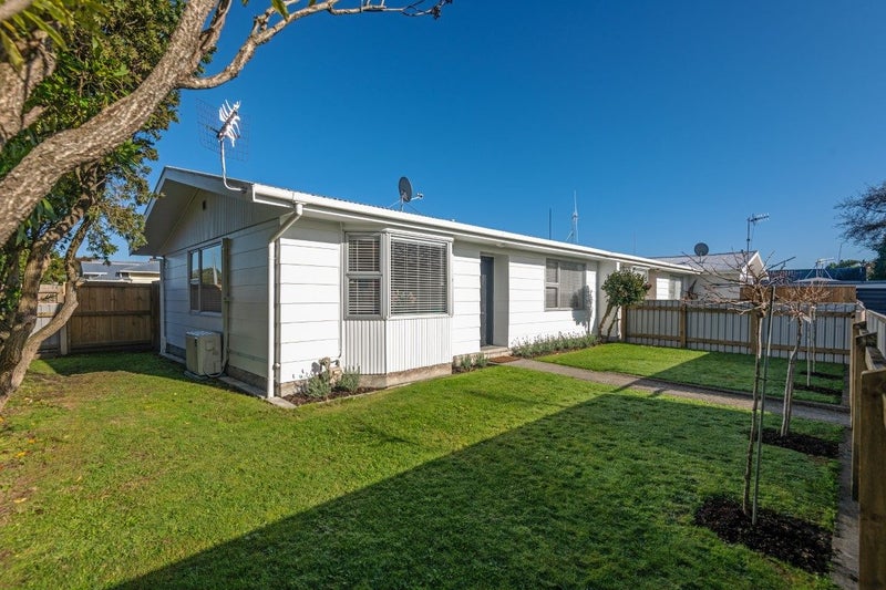 1/175 Park Road, West End, Palmerston North - Carousel 1