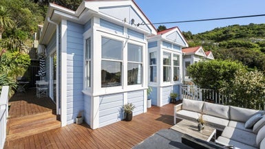 34 Freeling Street, Island Bay, Wellington - Carousel 1