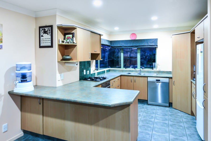 296 Grandview Road, Western Heights, Hamilton - Carousel 35