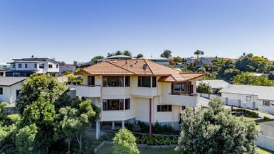 9 Convent Road, Bluff Hill, Napier - Carousel 1