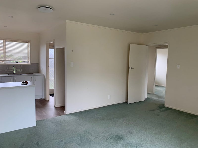 1/5 Sylvan Crescent, Te Atatu South, Auckland - Carousel 2