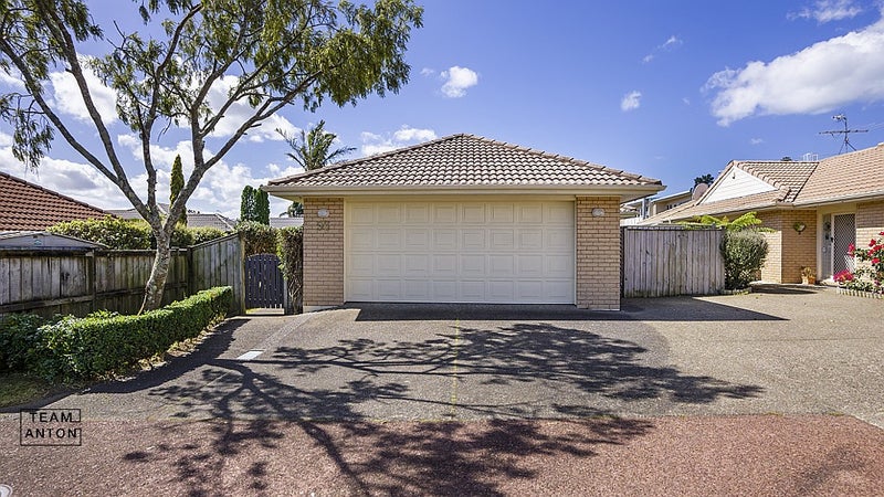 96 Bob Charles Drive, Golflands, Auckland - Carousel 1