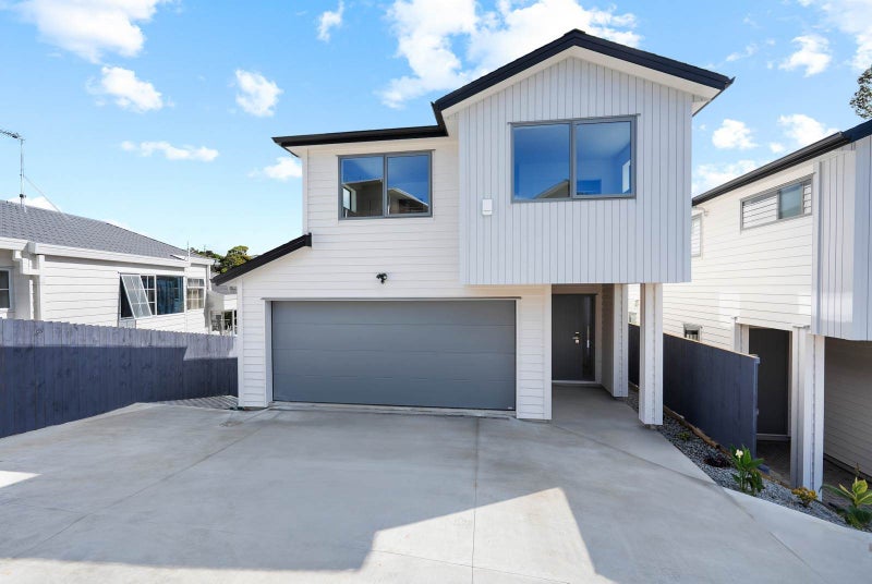 144 Oaktree Avenue, Browns Bay, Auckland - Carousel 1