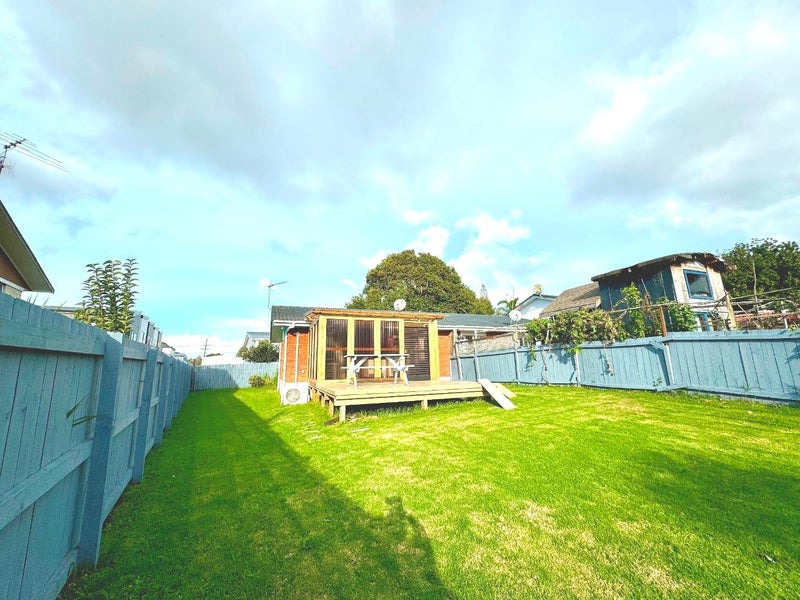 1/102 Lynwood Road, New Lynn, Auckland - Carousel 2