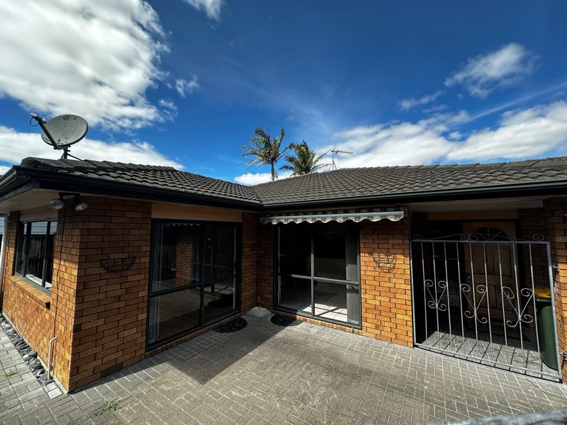 1/47 Carnoustie Drive, Wattle Downs, Auckland - Carousel 1