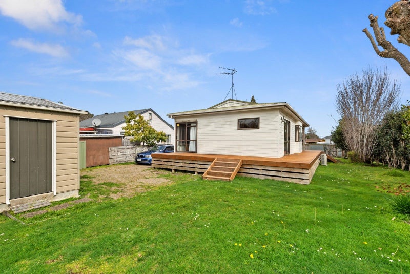 6 Camellia Place, Hamilton Lake, Hamilton - Carousel 2