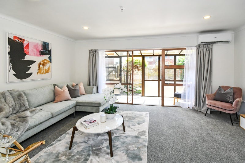 2/45 Wallace Road, Papatoetoe, Auckland - Carousel 1