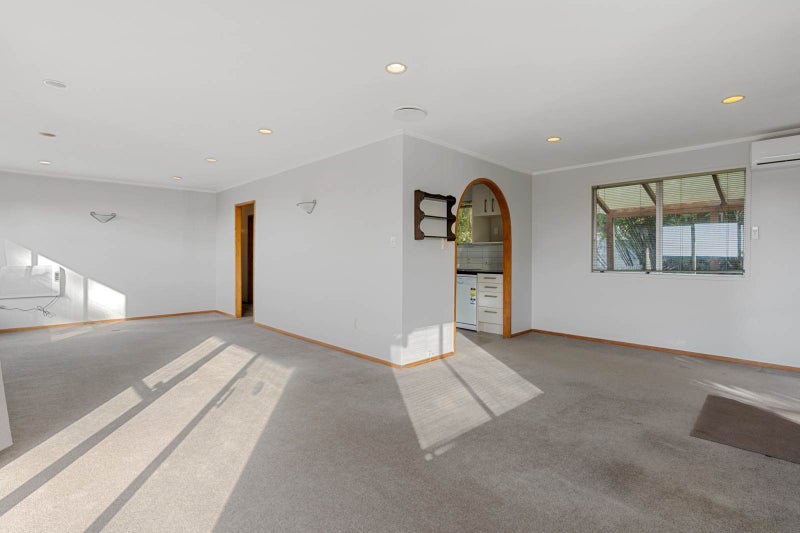 100 John Downs Drive, Browns Bay, Auckland - Carousel 2
