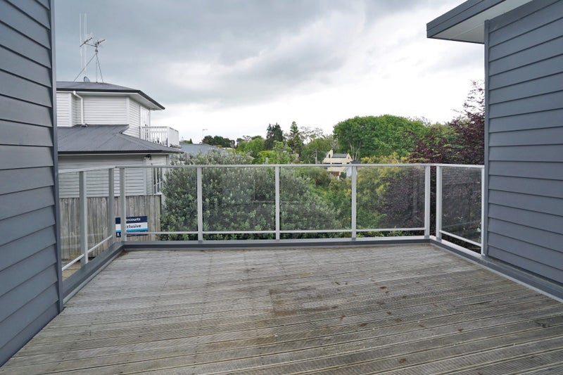 3/6 Dyer Street, Whitiora, Hamilton - Carousel 2